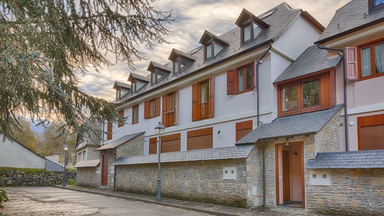 דירות לס Saplan Real Estate Montlude מראה חיצוני תמונה